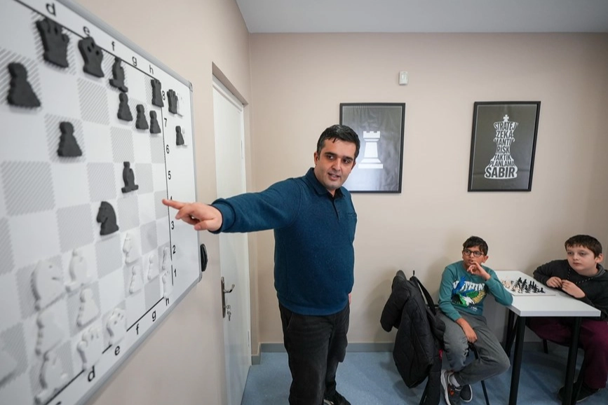 İstanbul Maltepe’de çocuklara satranç kursu