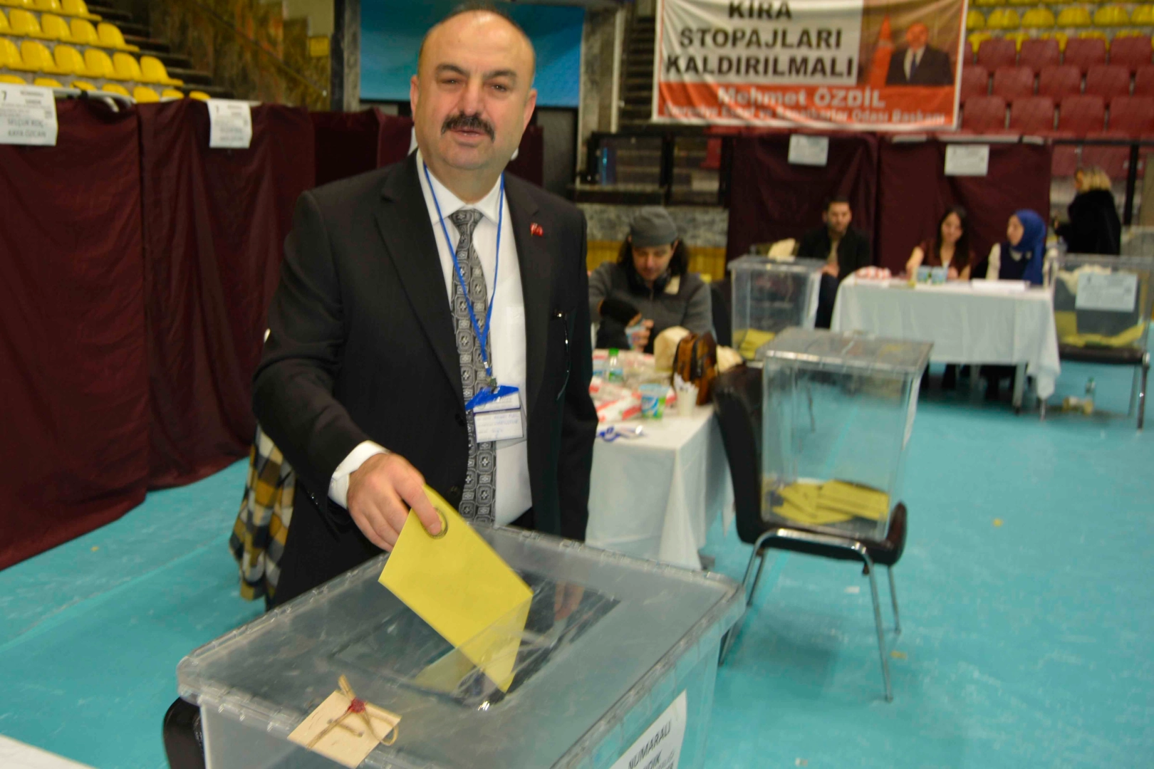 Ümraniye Esnaf Odası'nda Mehmet Özdil güven tazeledi