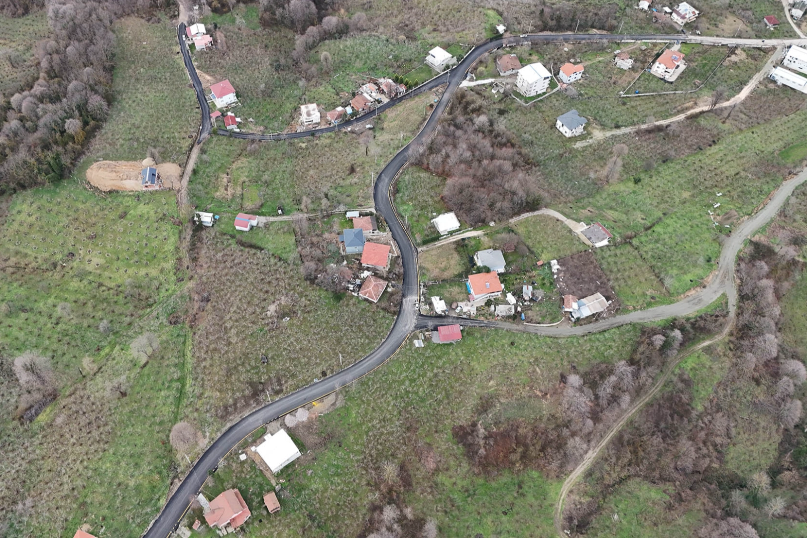 Sakarya'da mahallesi sakinlerinden asfalt teşekkürü