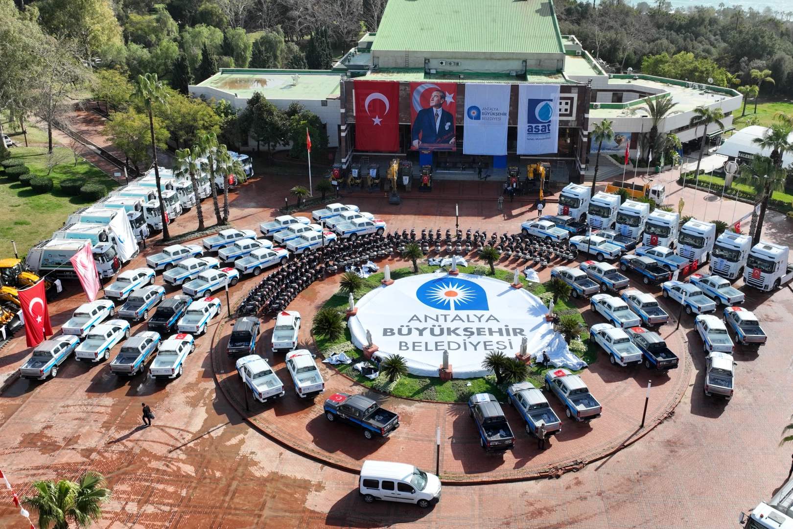 Antalya Büyükşehir Belediyesi araç filosunu güçlendirdi