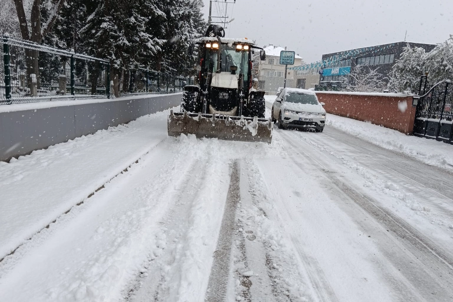 Bursa Nilüfer’de kar yağışına karşı kesintisiz mesai