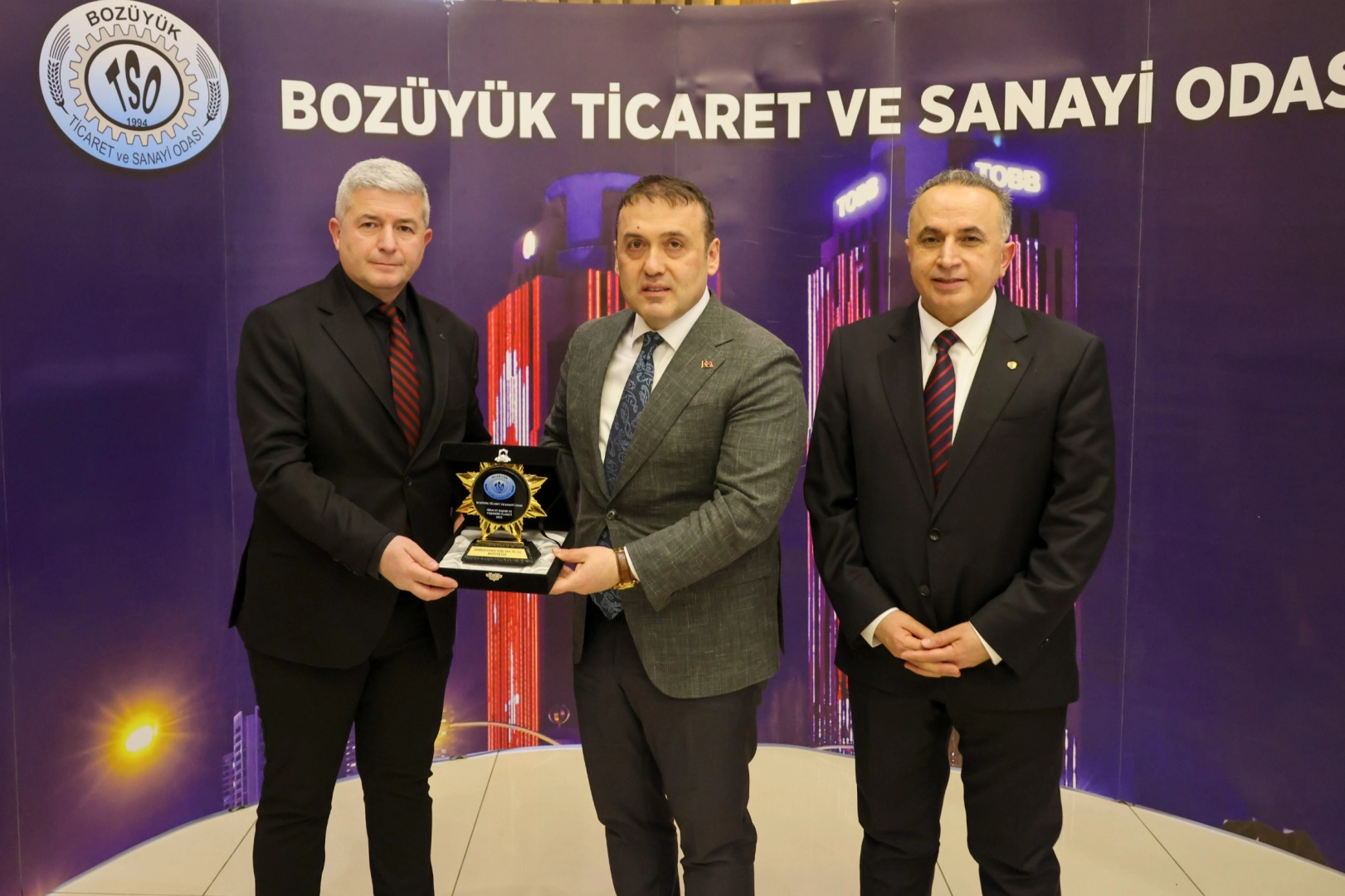 Bilecik Bozüyük'te vergi rekortmenlerine onurlandırıldı