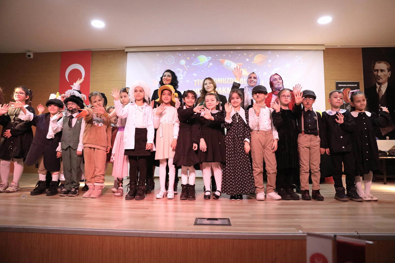 Minik öğrenciler Keçiören Belediyesi’nde bilimi sahneye taşıdı