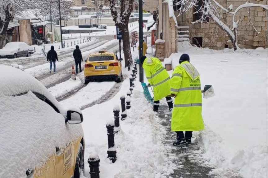 Büyükşehir’den kaldırımlarda yaya güvenliği için çalışma