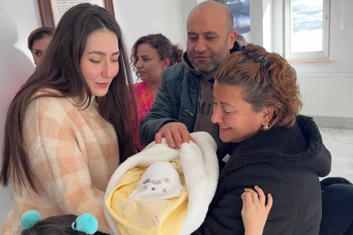 “Geçici Koruyucu Aile” 100’üncü bebeği Ege Berk, Samsun'da koruyucu ailesiyle buluştu