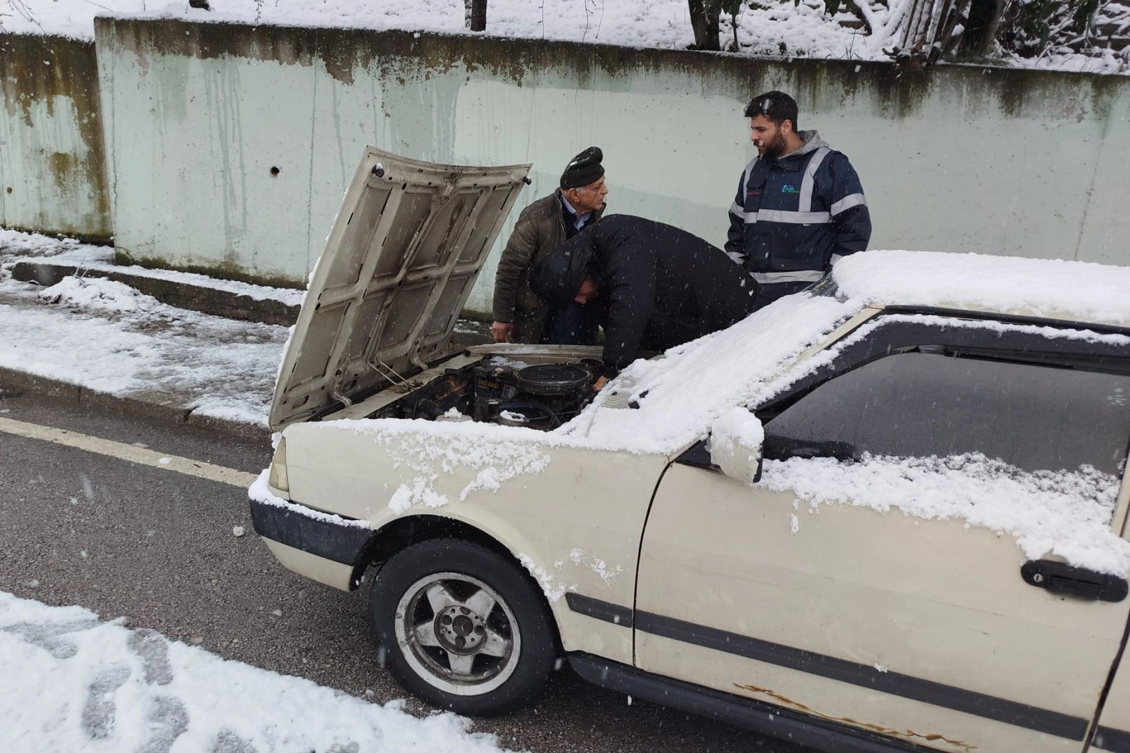 İzmit Belediyesi kar mesaisinde!