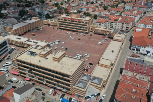 Yüzde 300 aidat zammı isyan ettirdi