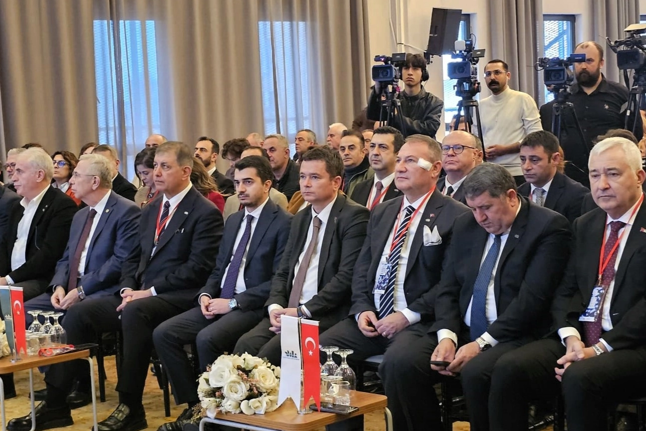 Başkan Aydın 'Afetlere Dirençli Kentler Paneli'ne katıldı