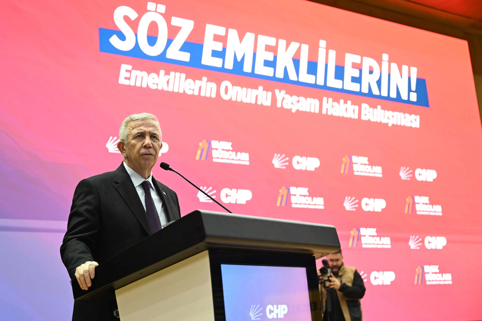 Mansur Yavaş emekliler buluşmasına katıldı