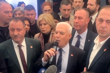 Bursa'da Başkan Bozbey'e çirkin saldırı! Bozbey'e sözlü ve fiziki müdahale!