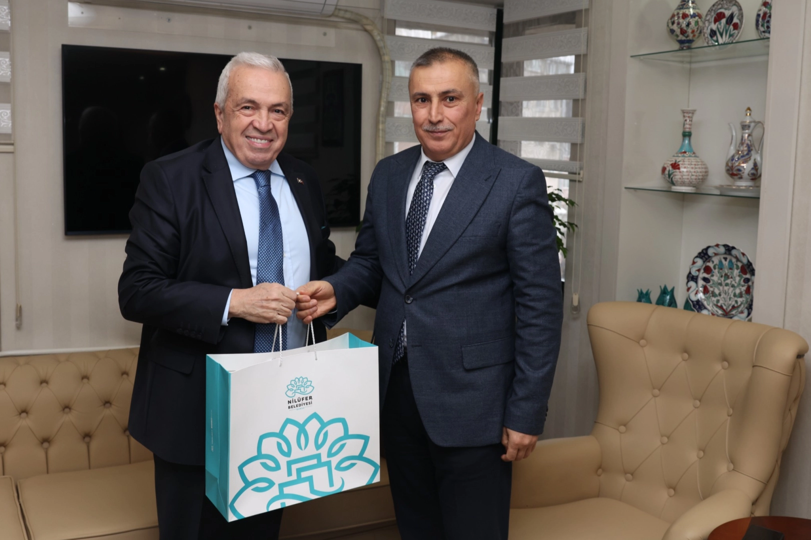 Bursa'da Başkan Özdemir'den İl Milli Eğitim'e nezaket