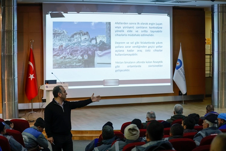 Antalya Büyükşehir’den ilaçlama personeline biyosidal ürün kullanımı eğitimi