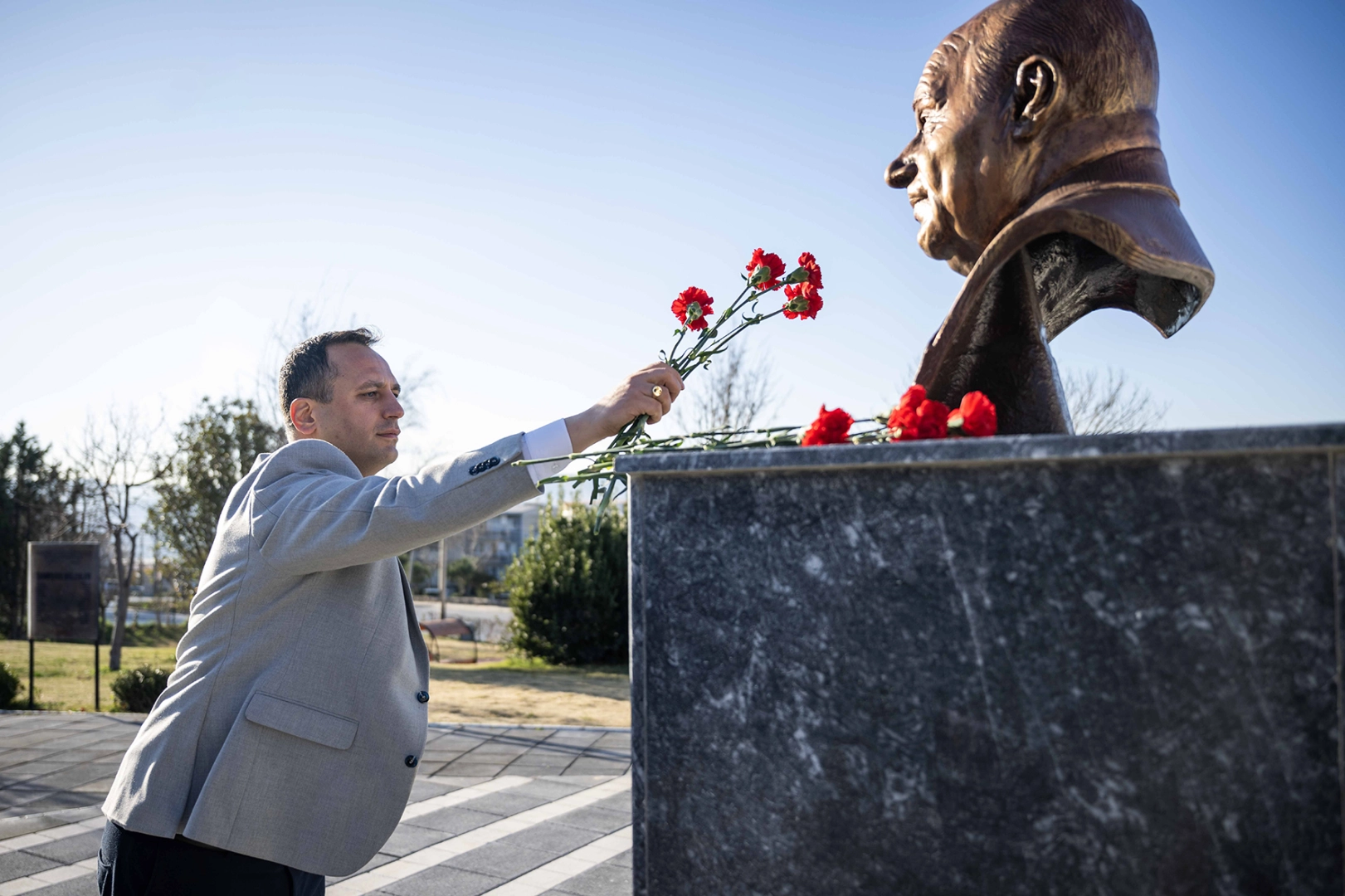 İzmir Bornova’dan Denktaş’a vefa