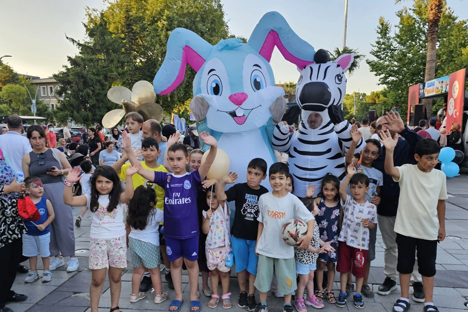 Kocaeli Gölcük’te çocuklar için çifte şenlik