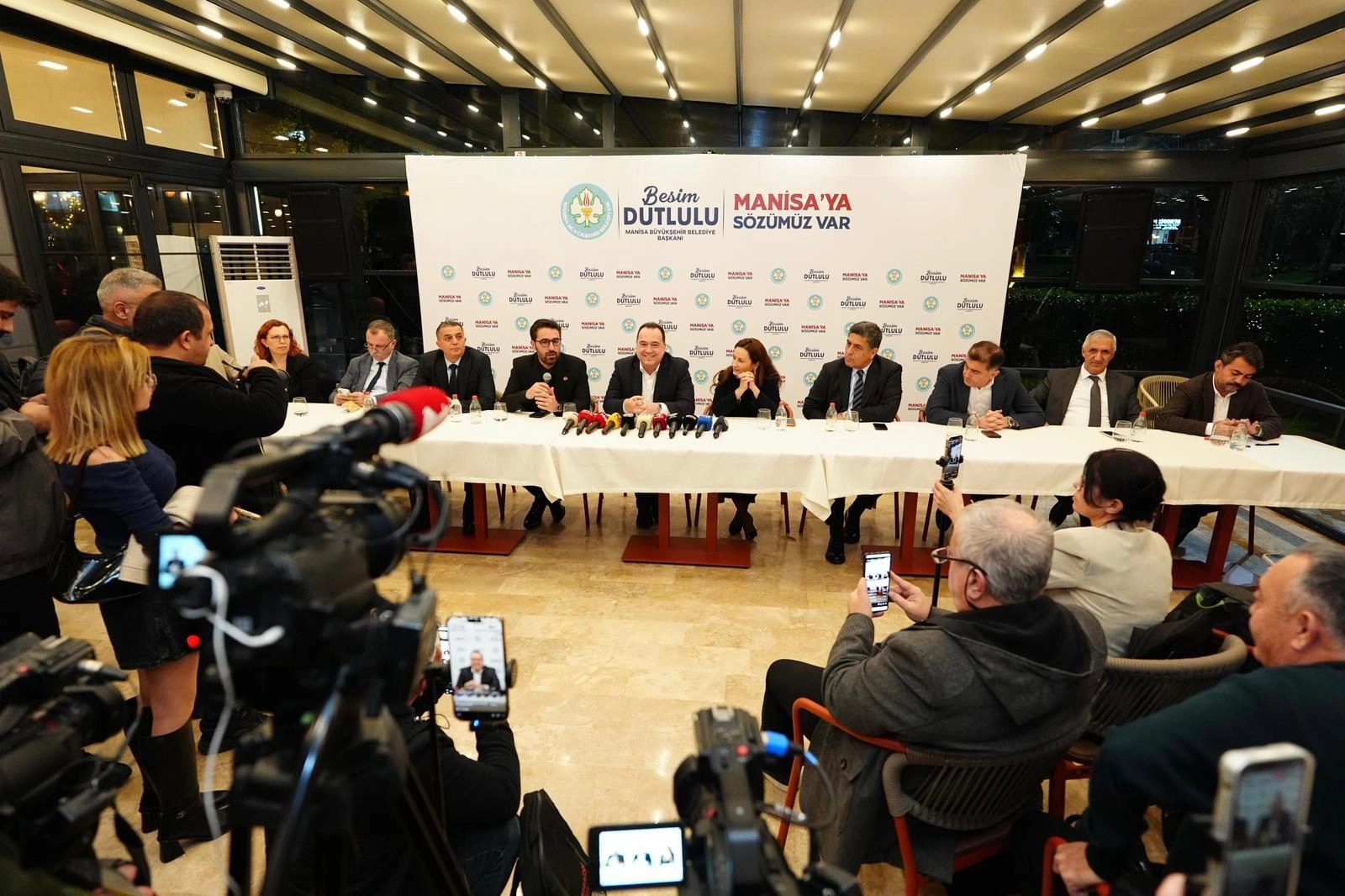Manisa'da Başkan Dutlulu gazetecilerle buluştu
