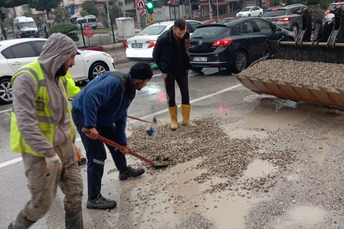 Antalya’da yağış sonrası znında müdahale