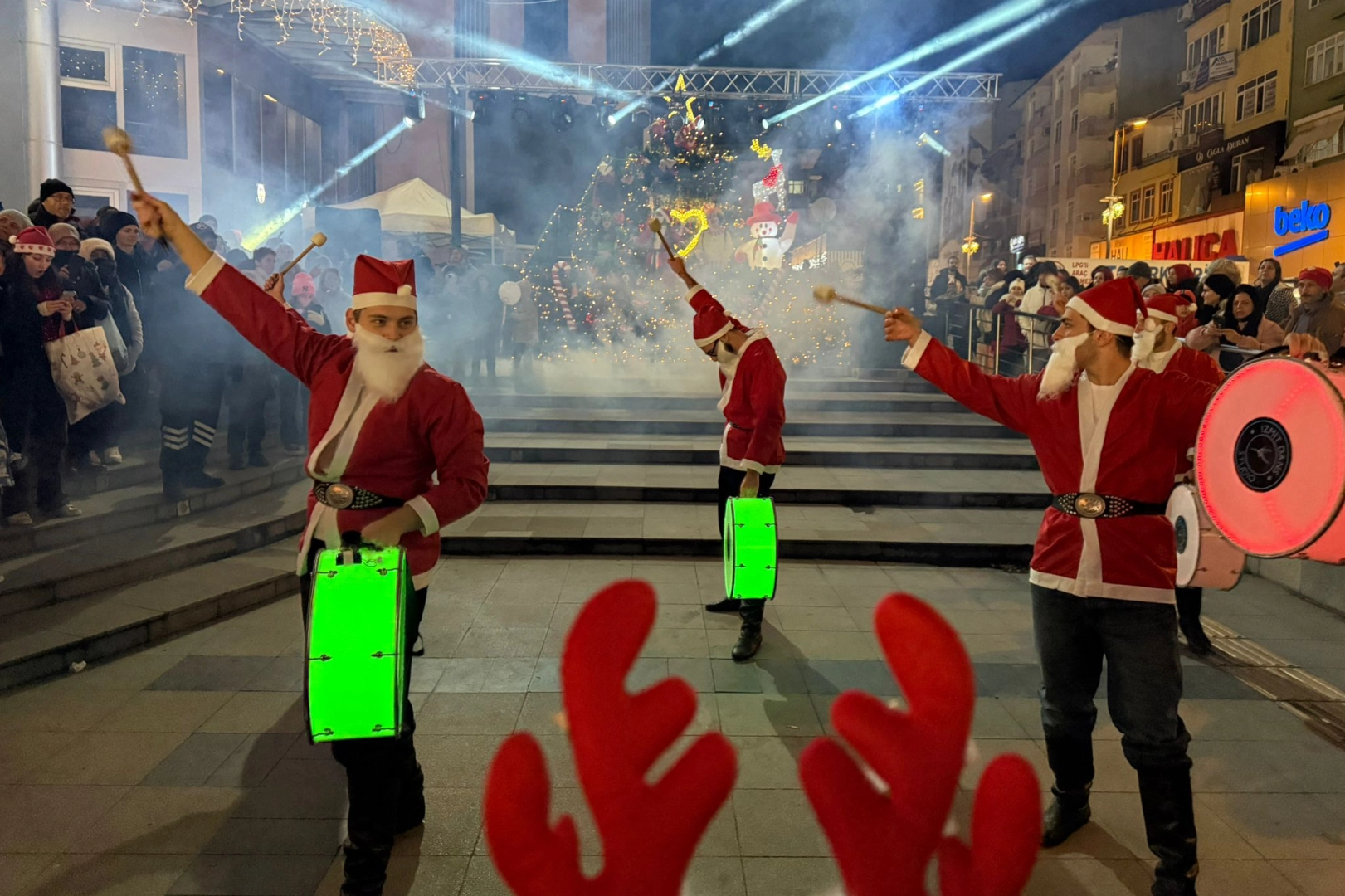 İzmit’te yılbaşı etkinlikleri ziyaretçi akınına uğradı