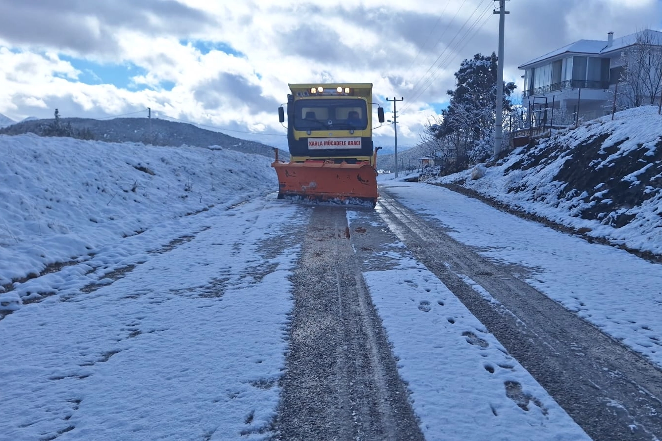 Muğla’da karla mücadele aralıksız devam ediyor