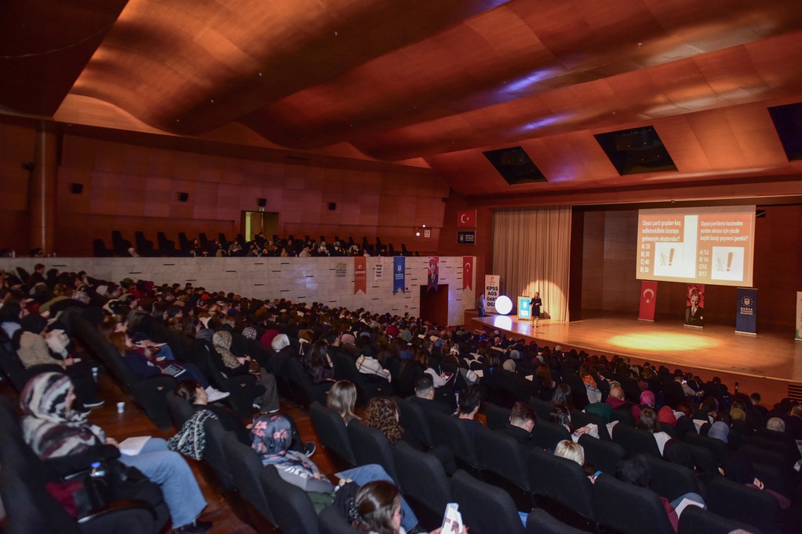 Gençler Büyükşehir'le KPSS'ye hazırlanıyor