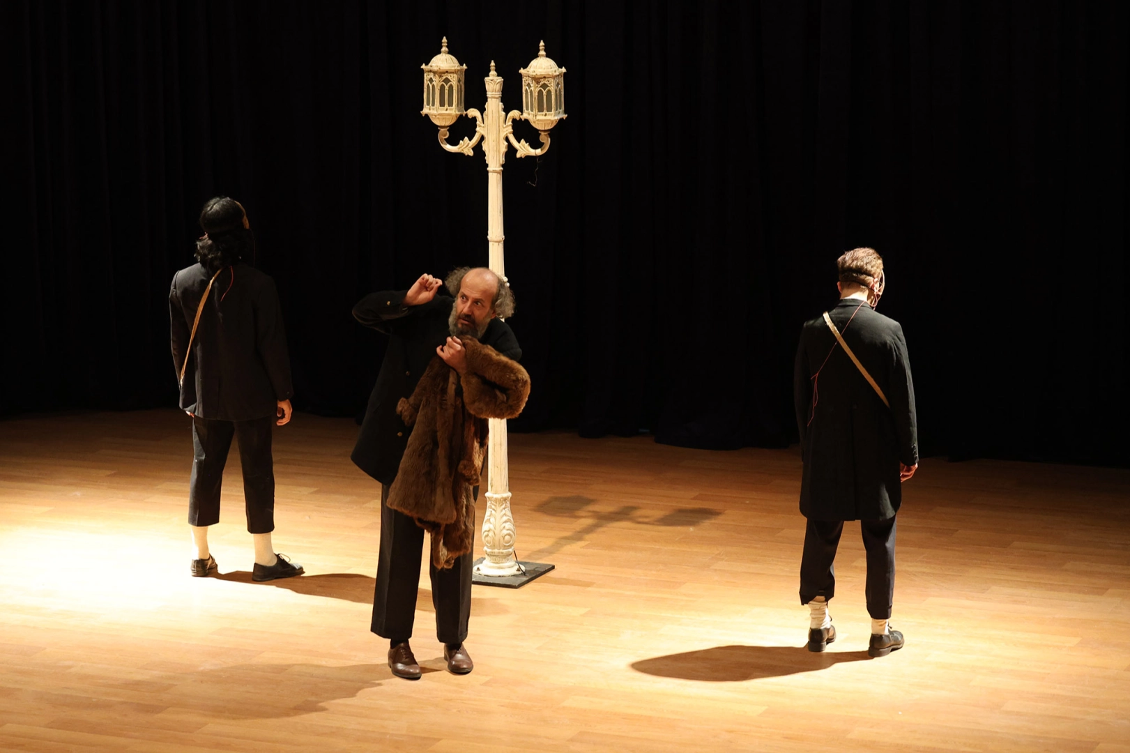 Sakarya'da 'Carmen' tiyatroseverlerden alkışları topladı