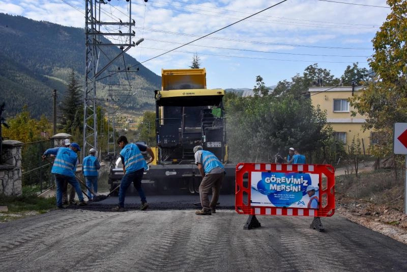 Mersin Büyükşehir, yatırımlarıyla yolları yeniliyor