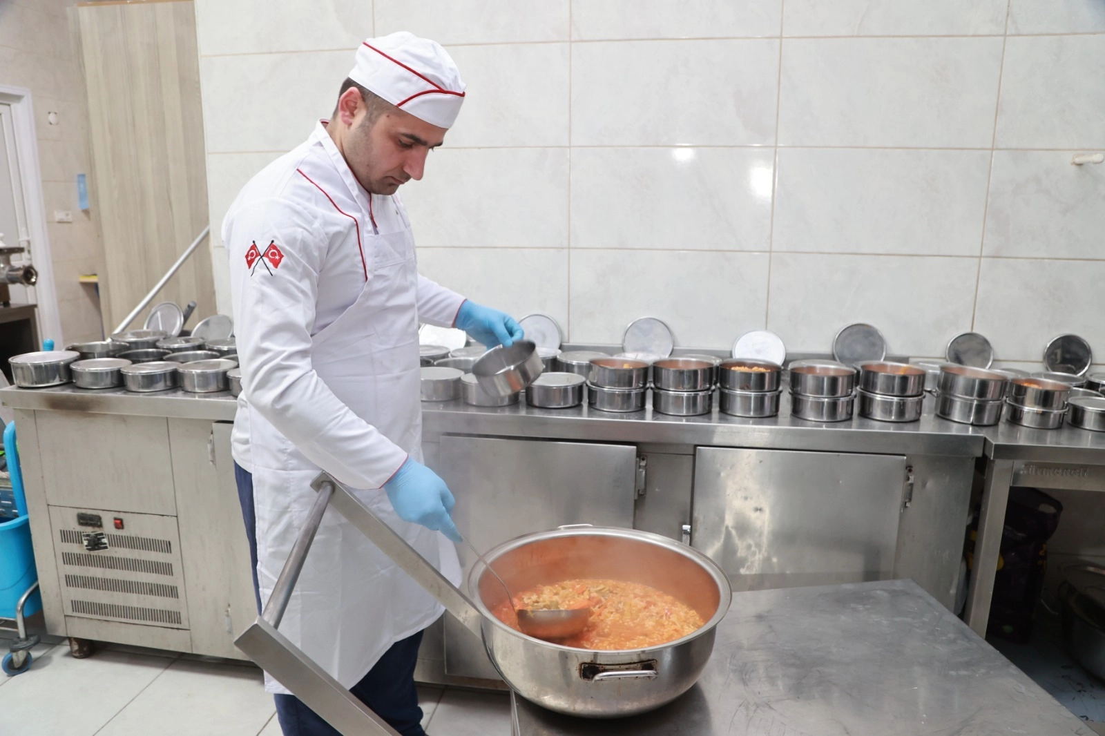 Gebze'de aylık 8 bin öğün sıcak aş oldu