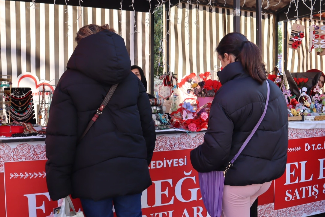 Kocaeli İzmit'te kadınların el emeği pazarı yoğun ilgi gördü