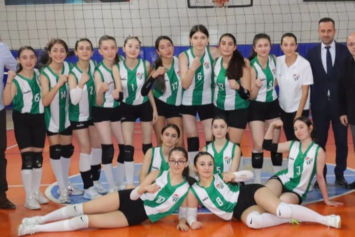 Artvinspor kadın voleybol takımı turnuvaya galibiyetle başladı