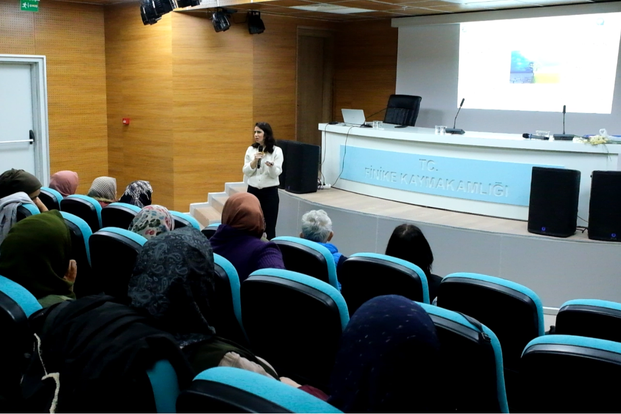 Antalya’da 'Çevre Dostu Çiftçi Kart' tanıtıldı