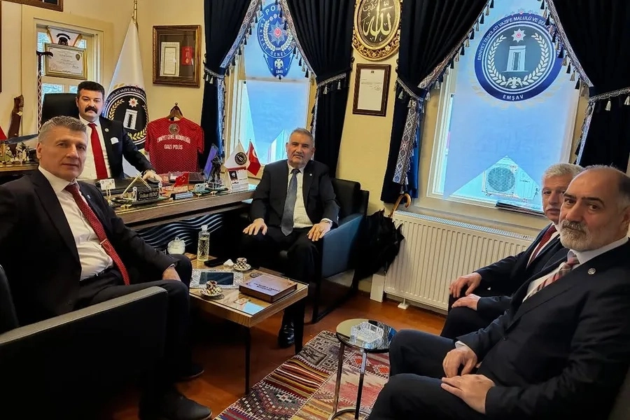 EMSAV’a emekli polis başkanlarından anlamlı ziyaret