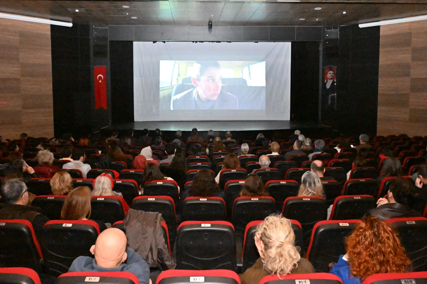Ödüllere doymayan “Tavşan İmparatorluğu” izleyiciyle buluştu