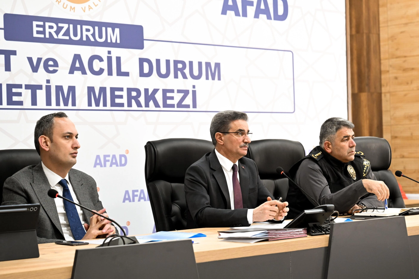 Erzurum’da yoğun kar: Bin 167 mahalle yolu kapalı