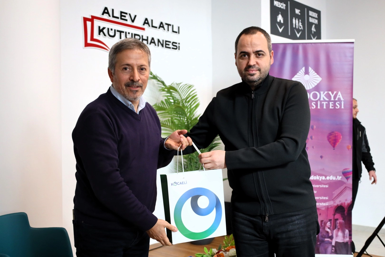 Yazar Alev Alatlı, Kocaeli'de adını taşıyan kütüphanede anıldı