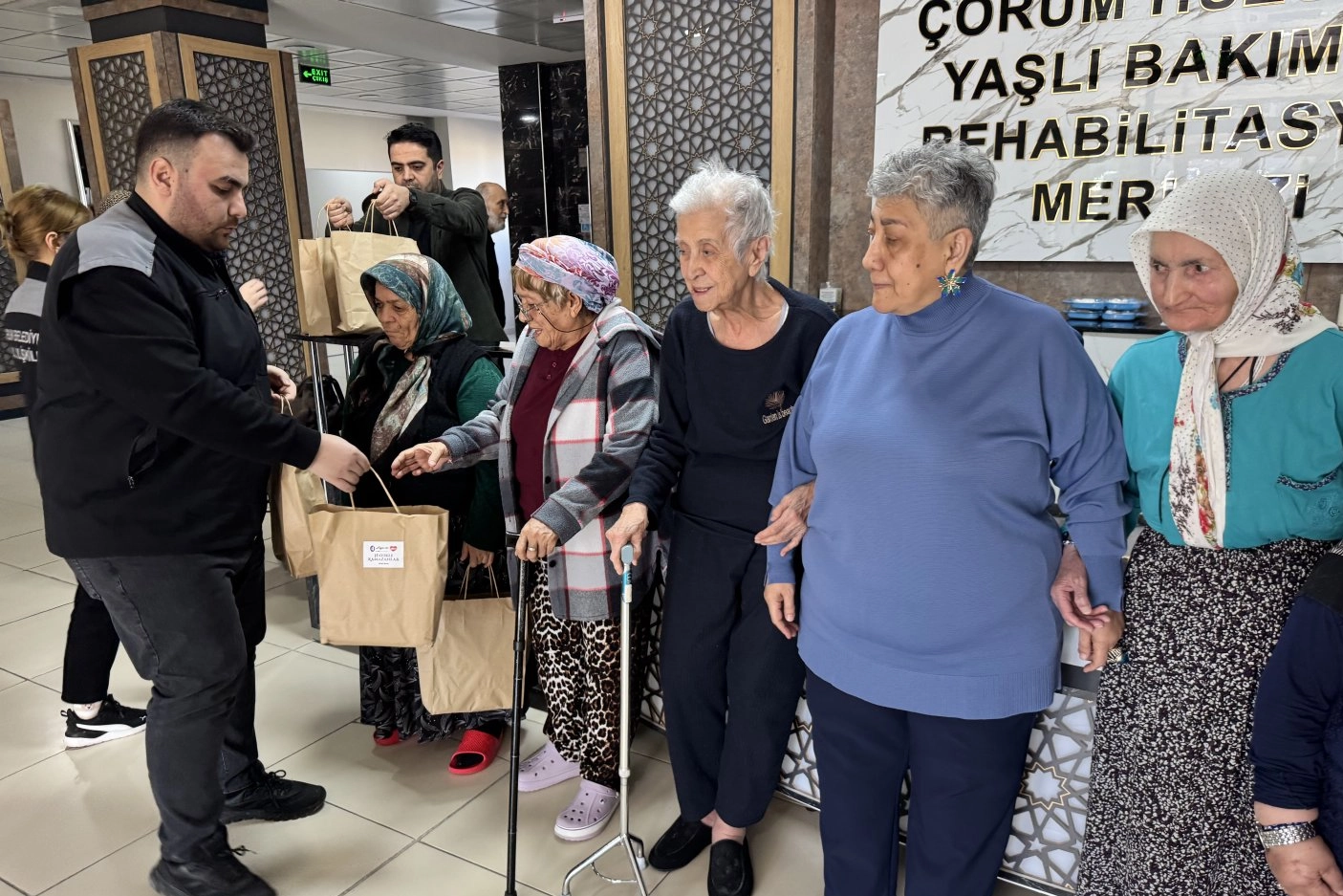 Çorum'da hastalara ve yaşlılara destek eli