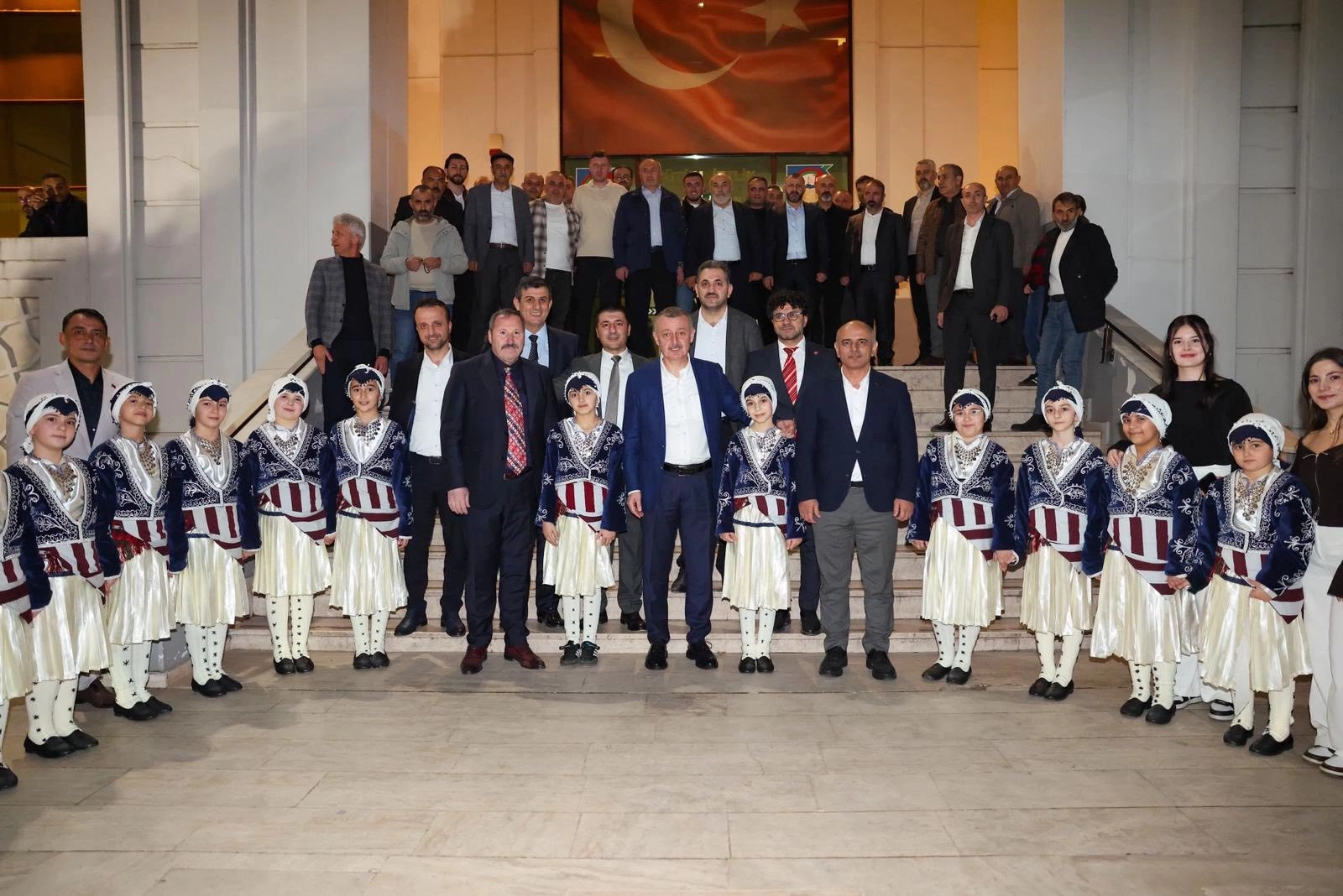 Başkan Büyükakın, Gümüşhanelileri yalnız bırakmadı