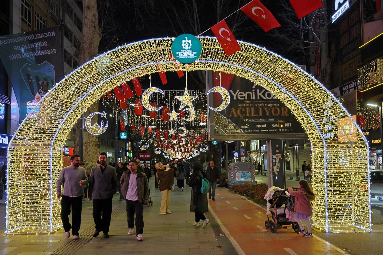 İzmit, Ramazan’ı ışıl ışıl karşılıyor