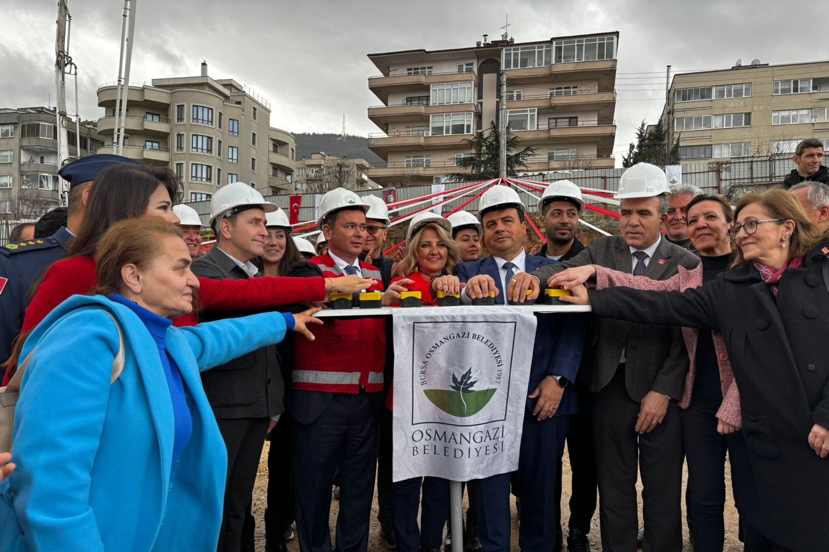 Bursa Osmangazi’de Macide Gazioğlu Kreş ve Gündüz Bakımevi’ne temel atıldı