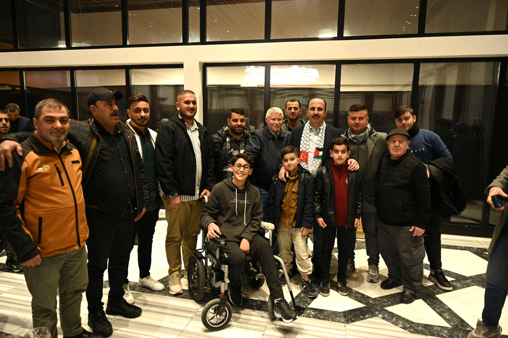 Gazzeli aileler aynı sofrada bir araya geldi