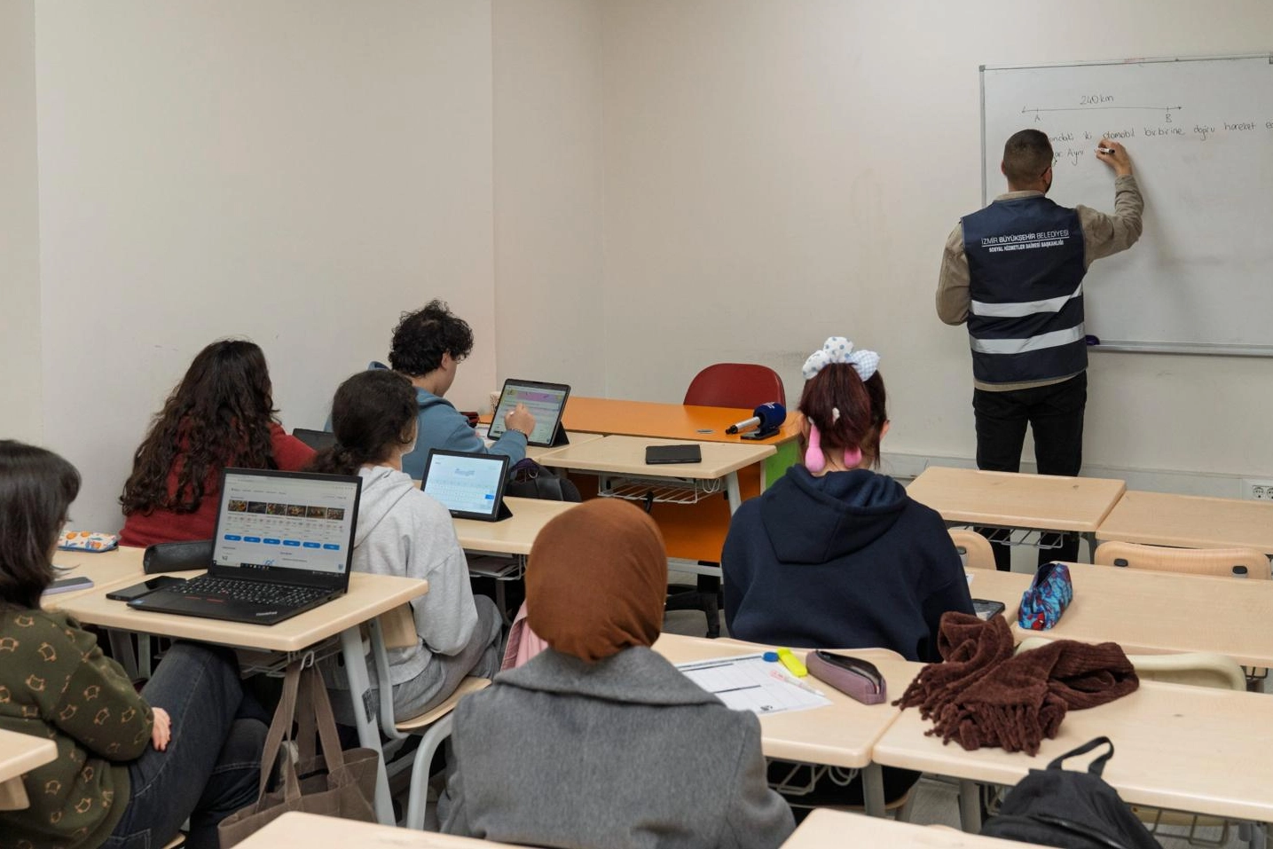 İzmirli öğrencilere yapay zekâ destekli matematik