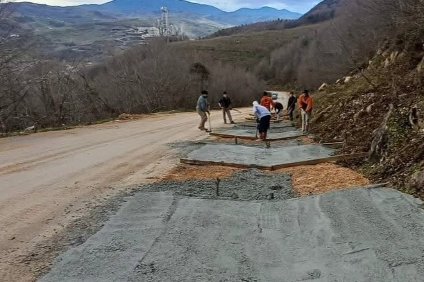 Düzce'nin Sarıkaya Köyü’nde beton V kanal çalışması