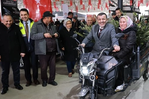 Denizli'de Honazlı üreticiye 4 bin 236 zeytin fidanı