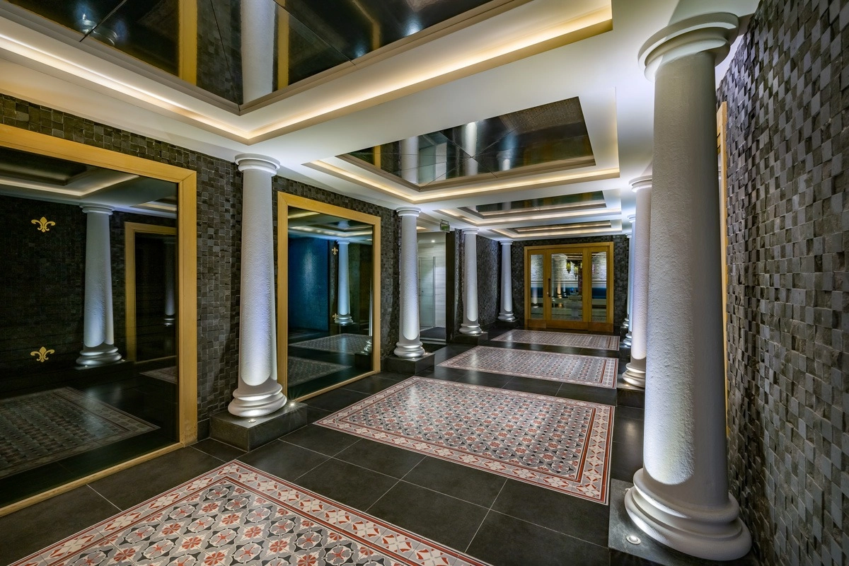 Efesus Stone'un doğal taş koleksiyonları Rai Premium Tekirova Otel'de hayat buldu