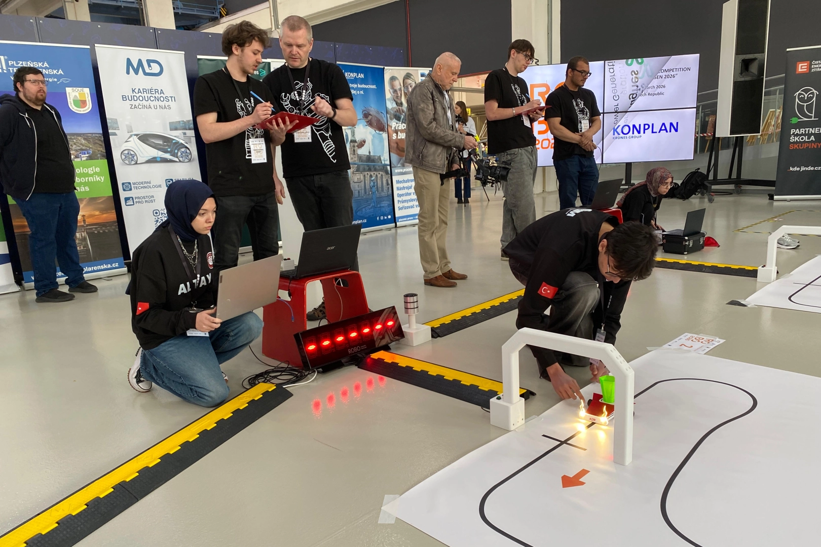 Bursalı öğrencilerden Çekya’da robotik başarısı