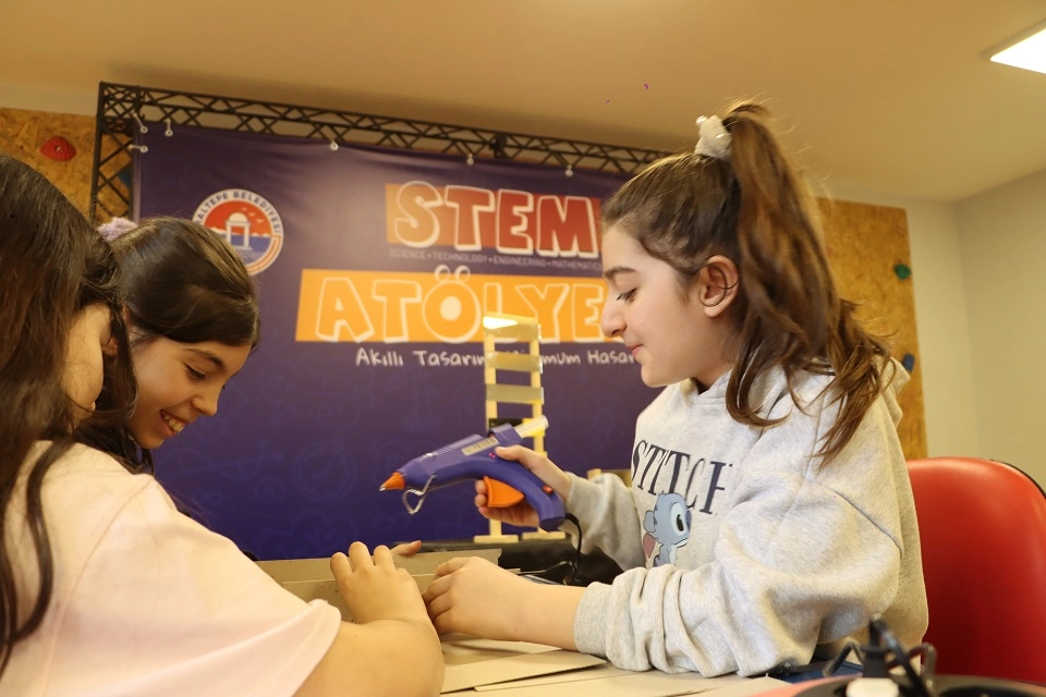 Maltepe’de kız çocukları STEM atölyesinde buluştu