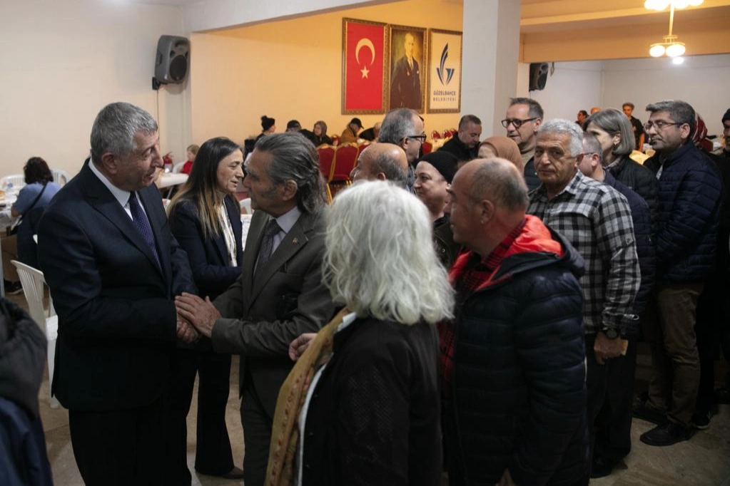 İzmir Güzelbahçe iftar sonrası bayramlaştı