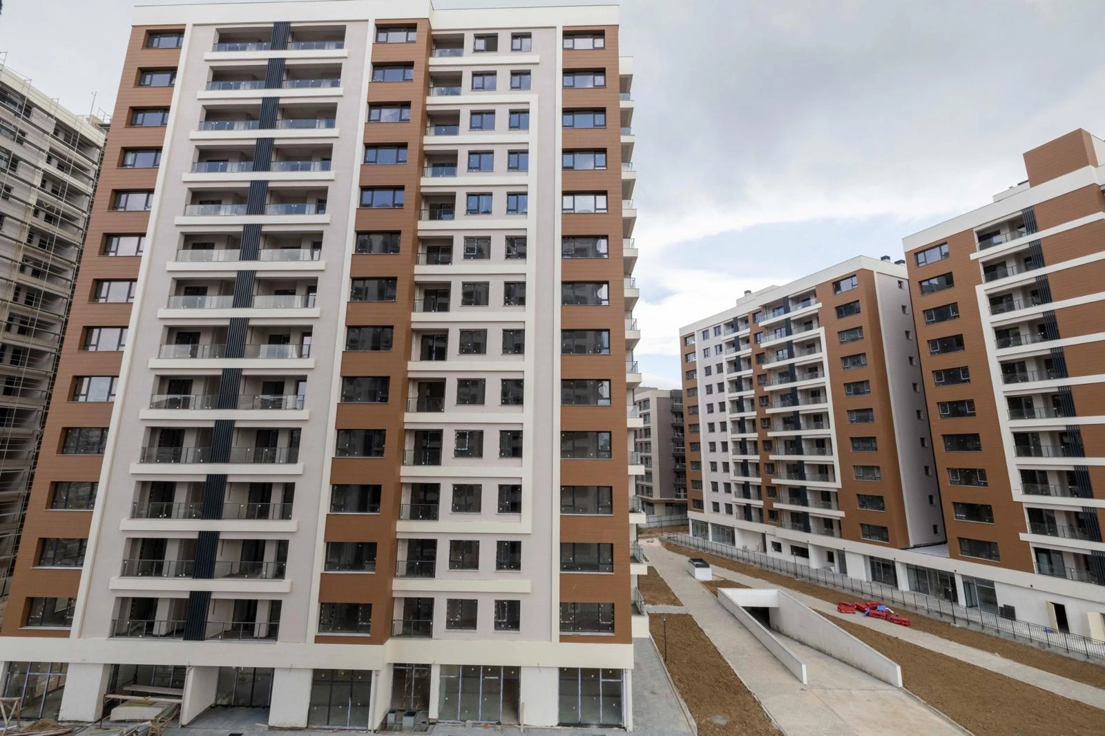 İzmir Örnekköy’deki kentsel dönüşümde anahtar teslim zamanı