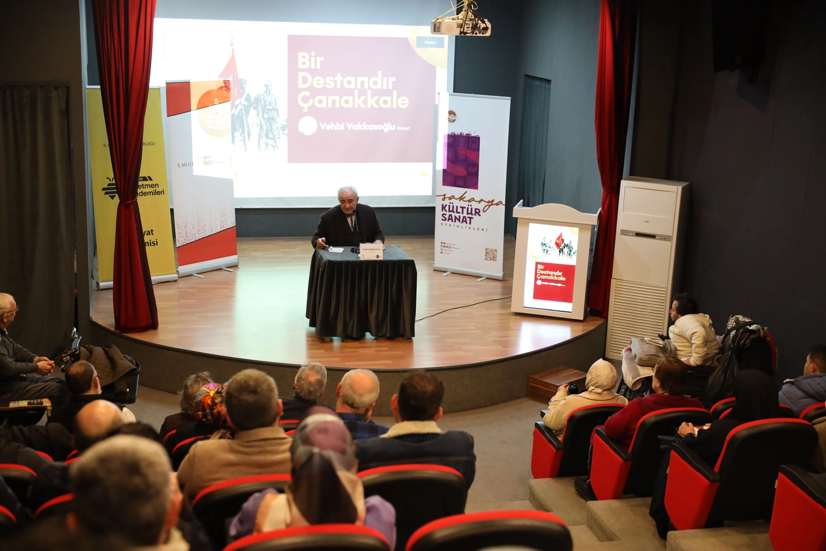 Kocaeli'de İzmit'te muhtarlarla birlik ve dayanışma sofrası