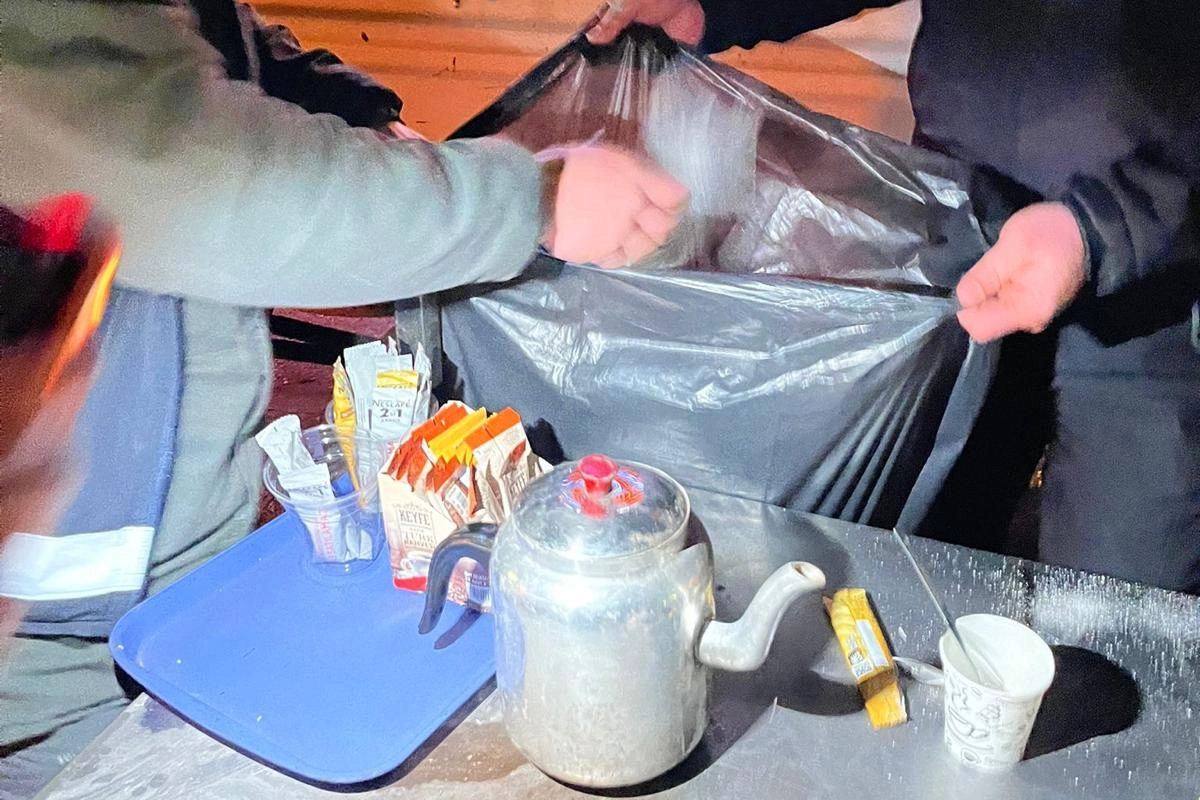 İzmir Zabıtası'ndan fahiş fiyat ve izinsiz satışa geçit yok!