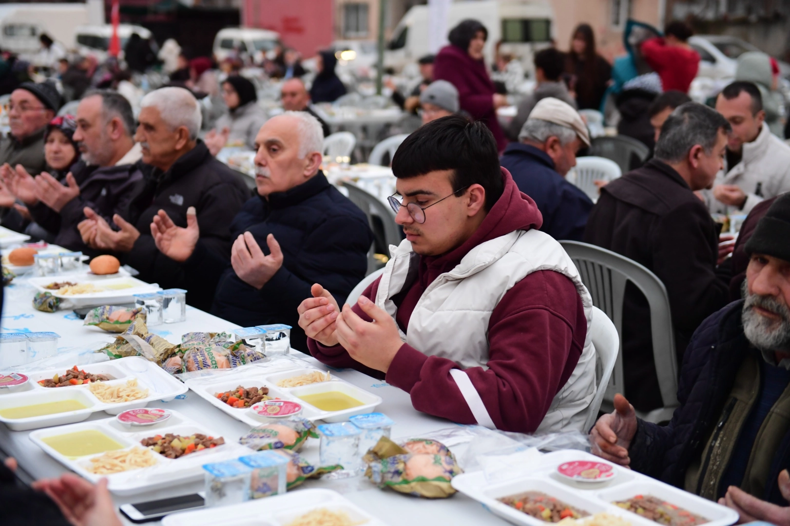 Bursa Osmangazi'de Ramazan sofrası Sırameşeler’de kuruldu