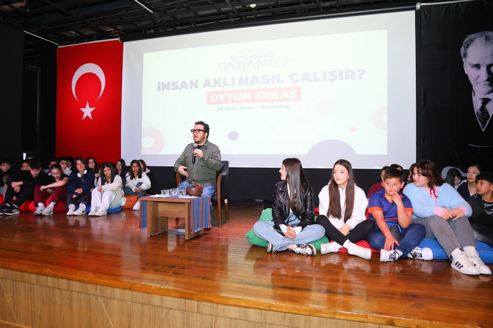 Gaziantep’te “İnsan Aklının Sırları” söyleşisi yoğun ilgi gördü